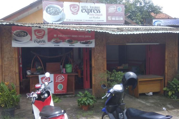 Konsumen cukup menunjukkan foto bersama tiang listrik kepada pihak Warung Soto Kauman Express. Saat diunggah ke media sosial, konsumen wajib mencantumkan tagar #PapaKeMana #PapaMintaSoto #BerkahTiangListrik.