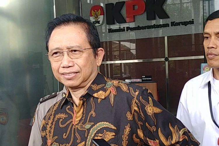 Mantan Ketua DPR Marzuki Alie usai diperiksa KPK di Jakarta, Senin (8/1/2018).