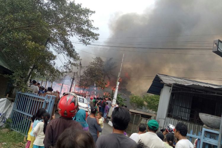 Peternakan ayam terbakar di Cipayung, Jakarta Timur, Jumat (12/1/2018)