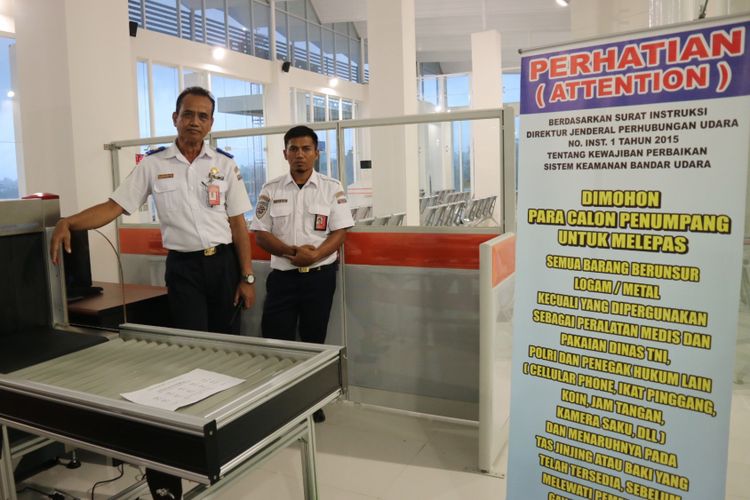 Bandara Maleo, di Morowali, Sulawesi Tengah, saat kunjungan kerja bersama Dirjen Perhubungan Udara Kementerian Perhubungan, Selasa (27/2/2018).