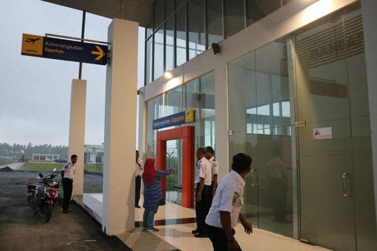 Bangunan terminal baru, di Bandara Maleo, Morowali, Sulawesi Tengah, Iskandar saat ku jungan kerja bersama Kementerian Perhubungan, Dirjen Perhubungan Udara, Selasa (27/2/2018).