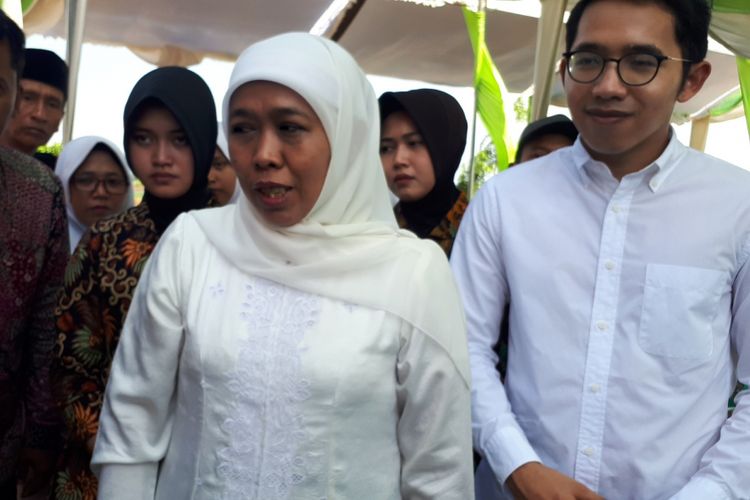 Khofifah bersama ribuan Muslimat NU mendoakan korban bom di Surabaya.
