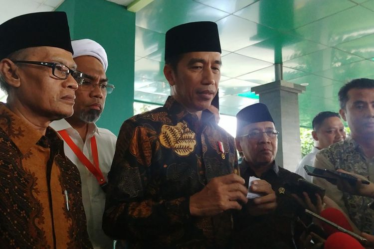 Presiden Jokowi bersama Ketua Umum PP Muhammadiyah Haedar Nashir di Uhamka, Jakarta, Selasa (29/5/2018).