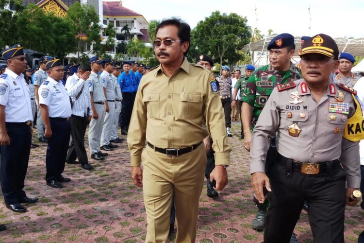 Kapolda Kepri Irjen Didid didampingi Gubernur Kepri dan walikota Batam melakukan pengecekan personil gabungan yang bertugas untuk melakukan pengamanan perayaan Idul Fitri 2018