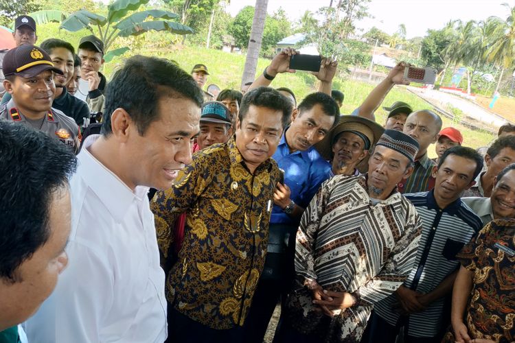 Menteri Pertanian Andi Amran Sulaiman melakukan kunjungan kerja ke Kabupaten Buton Utara, Sulawesi Tenggara, Kamis (26/7/2018)