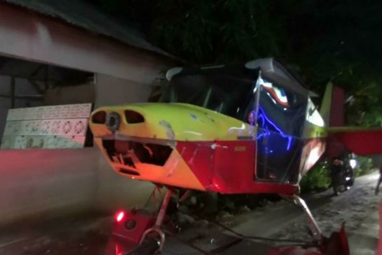 Penampakan Pesawat yang sore tadi jatuh pekarangan rumah warga di dusun Gading 1 RT12, Rw 01, Gading, Playen, Gunungkidul, Yogyakarta. Selasa (4/9/2018) petang