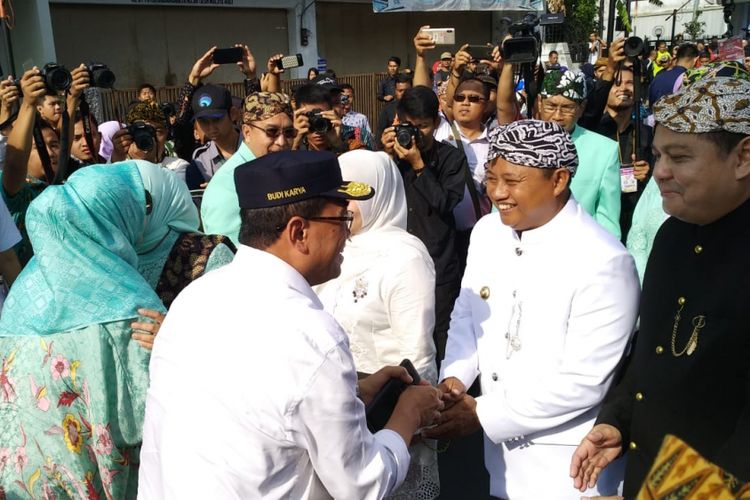 Menteri Perhubungan RI Budi Karya Sumadi, menghadiri acara karnaval budaya Tasikmalaya Oktober Festival (TOF), Minggu (14/10/2018)
