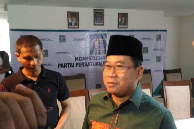Sekretaris Jenderal (Sekjen) PPP Muktamar Jakarta Sudarto berharap adanya rekonsiliasi dengan PPP saat konferensi pers di Jakarta, Senin (12/11/2018). 
