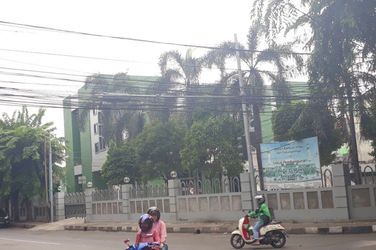 Kondisi kabel di jalanan Kota Bekasi, Selasa (11/12/2018).