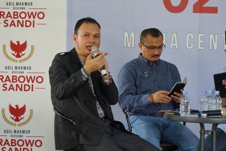 Anggota Tim Advokasi Badan Pemenangan Nasional pasangan Prabowo Subianto-Sandiaga Uno (BPN) Hendarsam Marantoko dalam sebuah diskusi di media center pasangan Prabowo-Sandiaga, Jalan Sriwijaya I, Jakarta Selatan, Senin (4/2/2019).