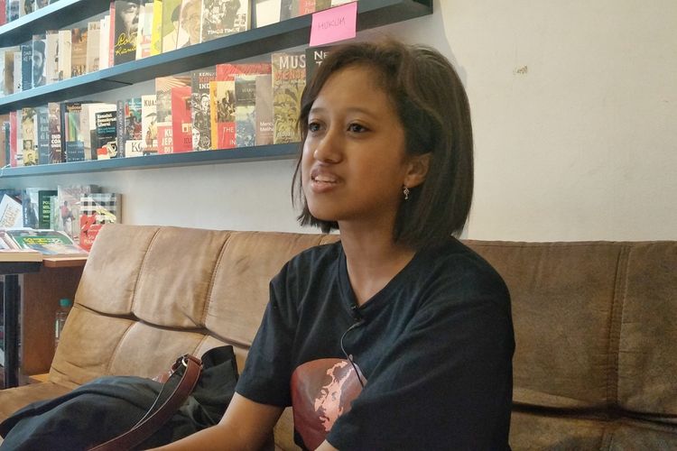Diva Suukyi Larasati, putri almarhum aktivis HAM Munir Said Thalib, saat ditemui di Kios Ojo Keos, Lebak Bulus, Jakarta, Sabtu (7/9/2019).
