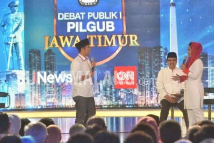 Emil Elestianto Dardak dan Puti Guntur Soekarno terlibat adu argumen dalam Debat Publik Pertama Pilkada Jawa Timur 2018 di Surabaya, Selasa (10/4/2018). 