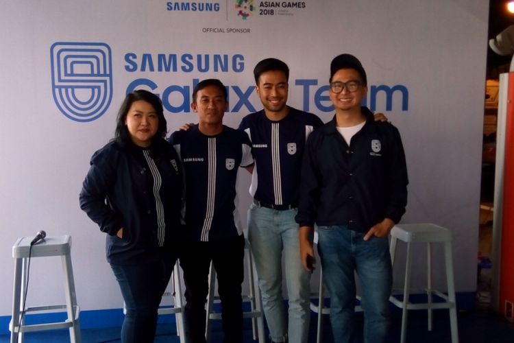 Dari kiri ke kanan Corporate Marketing Director Samsung Electronics Indonesia Elvira Jakub, Gesit Wisnu Prakoso, Vidi Aldiano, dan Edho Zell. Gesit, Vidi, dan Edo adalah Samsung Galaxi Team pada Asian Games 2018 yang memperkenalkan maksimalisasi penggunaan smartphone Samsung S9 dan S9+. 