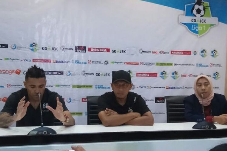 Rahmad Darmawan Pelatih Sriwijaya FC dan Alberto Goncalves saat memberikan keterangan usai bertanding menghadapi PSIS Semarang di stadion Glora Jakabaring Palembang, Sumatera Selatan