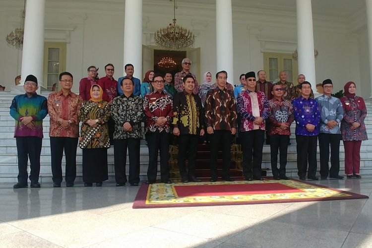 Presiden Joko Widodo bertemu dengan para petani di Istana Bogor, Kamis (5/7/2018). 
