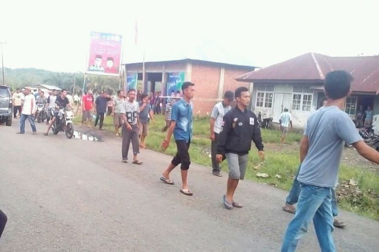 Suasana pasca bentrok di Kabupaten Empat Lawang, Sumatera Selatan, terhadap penyerangan salah satu timses paslon Bupati.