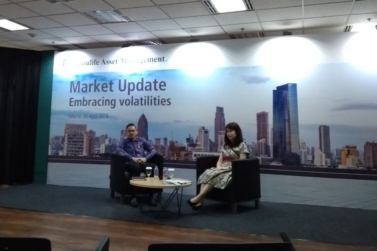 Market Update Manulife Aset Manajemen Indonesia dengan Director & Chief Investment Fixed Income Officer MAMI Ezra Nazula dan Chief Economist & Investment Strategist MAMI Katarina Setiawan, Kamis (26/4/2018).