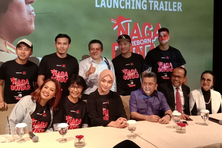 Para pemain dan produser Naga Bonar Reborn dalam jumpa pers di XXI Plaza Indonesia, Thamrin, Jakarta Pusat, Selasa (20/8/2019).