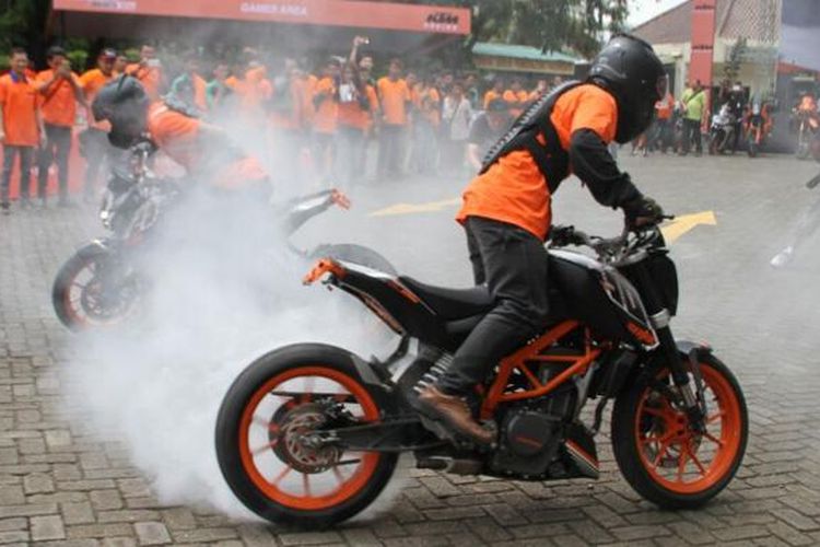 Agenda freestyler warnai Orange Day KTM di Jakarta.