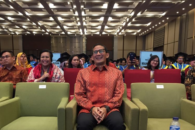 Wakil Gubernur terpilih DKI Jakarta Sandiaga Uno saat menghadiri wisuda Universitas Mercubuana di Indonesia Convention Exhibition (ICE), Kota Tangerang Selatan, Rabu (26/7/2017) siang.