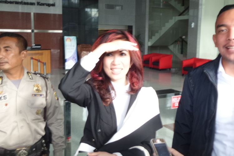 Sonia Wibisono seusai diperiksa di Gedung KPK Jakarta, Jumat (26/1/2018).