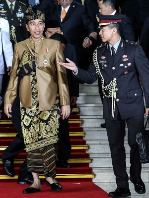 Presiden Joko Widodo dengan baju adat suku Sasak NTB setelah menyampaikan pidato kenegaraan dalam rangka HUT Ke-74 Kemerdekaan RI di Kompleks Parlemen, Senayan, Jakarta, Jumat (16/8/2019).