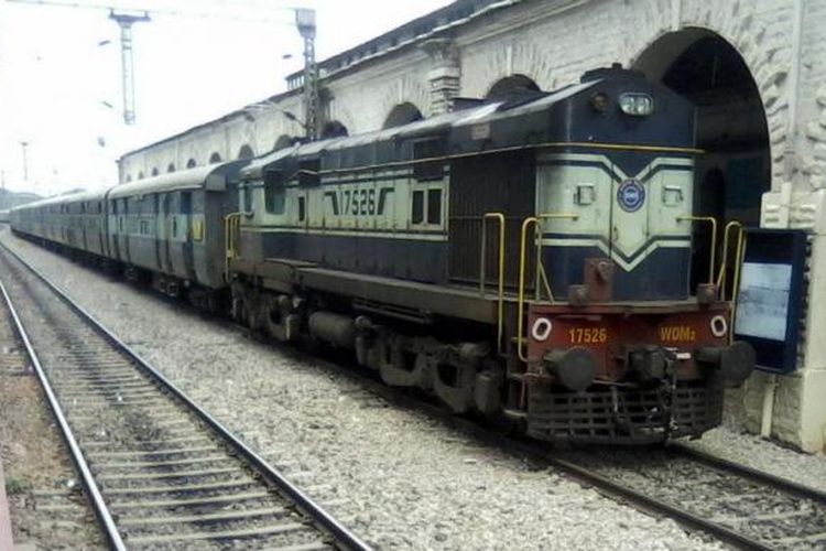 Ilustrasi kereta api india.