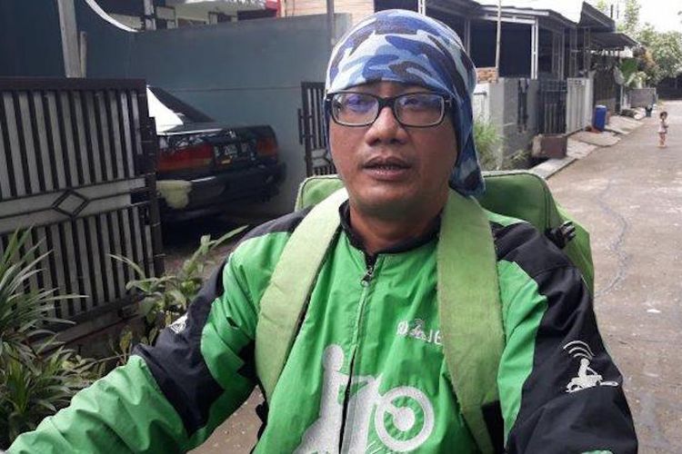 Muhamad Yusuf Rachman Caleg DPRD Kabupaten Bekasi dari PDI Perjuangan yang merupakan pengemudi ojek online.