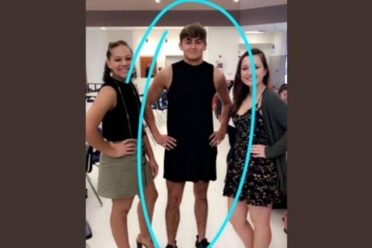 Rodney Dimasso (tengah), seorang siswa di Melissa High School di Texas, merupakan salah satu dari dua siswa yang diskors karena mengenakan gaun ke sekolah. (Instagram/Abby Christian)