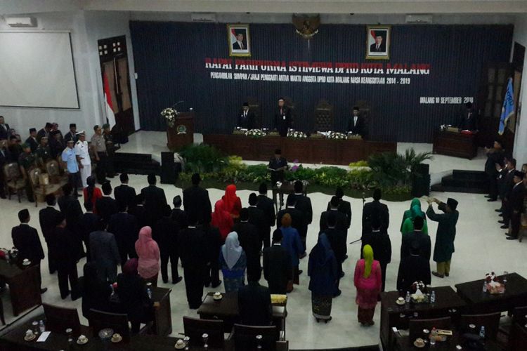 40 Anggota DPRD Kota Malang hasil PAW saat dilantik di gedung DPRD Kota Malang, Senin (10/9/2018)