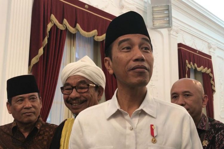 Presiden Joko Widodo saat konferensi pers di Istana Merdeka, Jakarta, Kamis (10/8/2017).