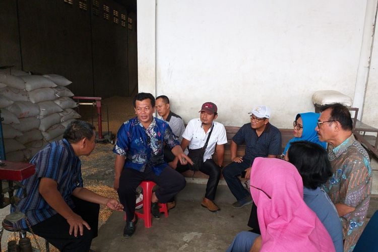 Pemerintah pusat turun langsung ke Kabupaten Kendal, Jawa Tengah untuk mengatasi persoalan stok pakan ternak