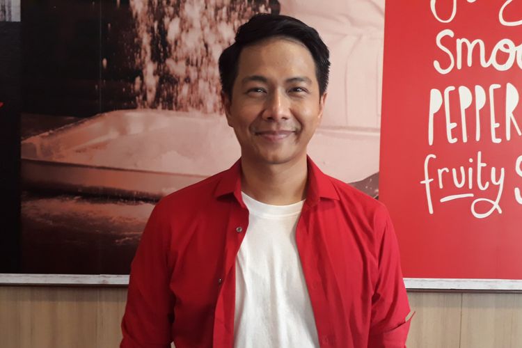 Penyanyi dangdut Delon Thamrin saat ditemui di peluncuran album Lagi Syantik di sebuah restoran cepat saji di kawasan Cideng, Jakarta Pusat, Kamis (6/8/2018).