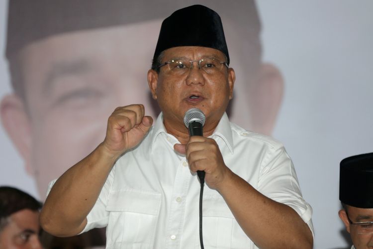 Ketua Umum Partai Gerindra, Prabowo Subianto memberi sambutan di Kantor DPP Partai Gerindra, Jakarta Selatan, Rabu (19/4/2017). Hasil quick count Pilkada DKI putaran kedua, pasangan Anies Baswedan-Sandiaga Uno menang atas pasangan Basuki Tjahaja Purnama- Djarot Saiful Hidayat.