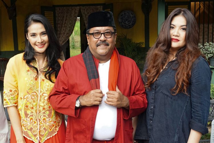 Maudy Koesnaedi, Rano Karno dan Cornelia Agatha dalam jumpa pers syukuran film Si Doel The Movie di kawasan Karang Tengah, Lebak Bulus, Jakarta Selatan, Rabu (7/3/2018).