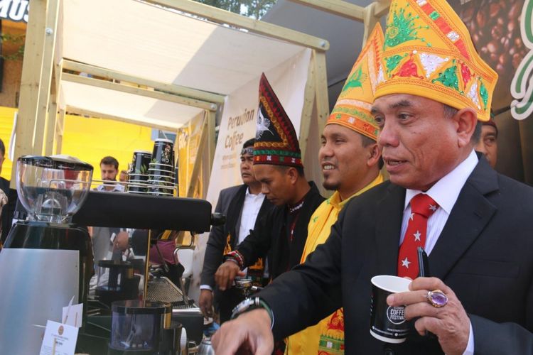 Gubernur Aceh, Irwandi Yusuf dan Bupati Bener Meriah, Ahmadi, disela-sela Istanbul Coffee Festival (ICF) di Turki.