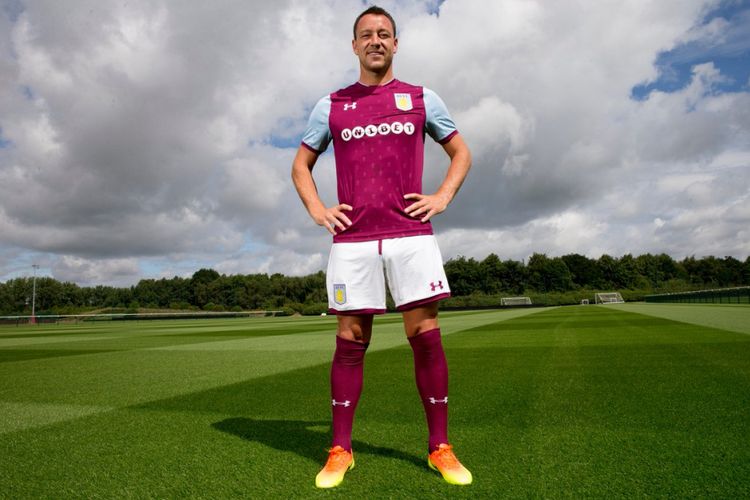 John Terry ketika diperkenalkan sebagai pemain baru Aston Villa, Senin (3/7/2017). 