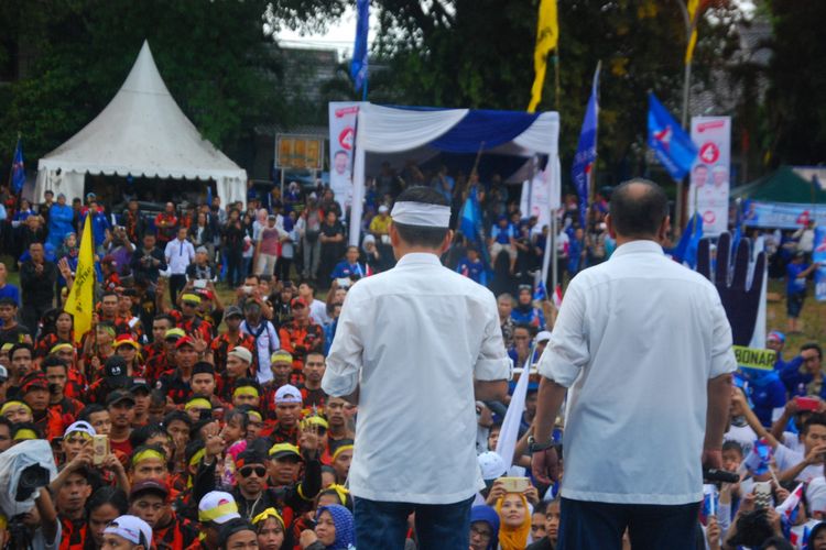 Pasangan Deddy Mizwar-Dedi Mulyadi saat kampanye akbar di Lapangan Kresna, Bogor, Jawa Barat, Sabtu (23/6/2018).