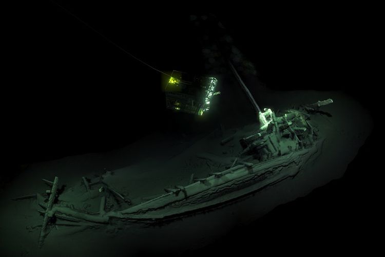 Sebuah foto yang diri;is oleh Ekspedisi EEF/Black Sea MAP  di London pada Selasa (23/10/2018) memperlihatkan sisa-sisa sebuah kapal dagang Yunani Kuno tergolek di dasar Laut Hitam dekat Bulgaria. Para ilmuwan menyatakan, kapal ini berasal dari masa 400 SM.
