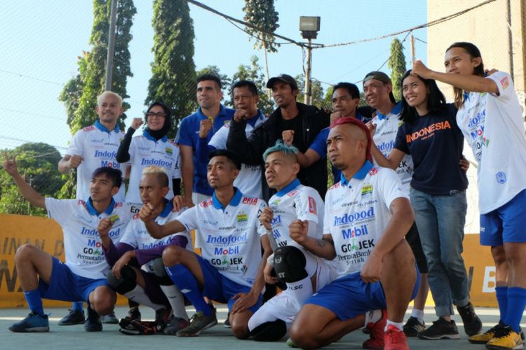 Tim HWC Indonesia berlatih bersama dua perwakilan Persib Bandung dalam sesi latihan di Lapangan Futsal Bawet, Kota Bandung, Selasa (23/7/2019). (KOMPAS.com/SEPTIAN NUGRAHA)