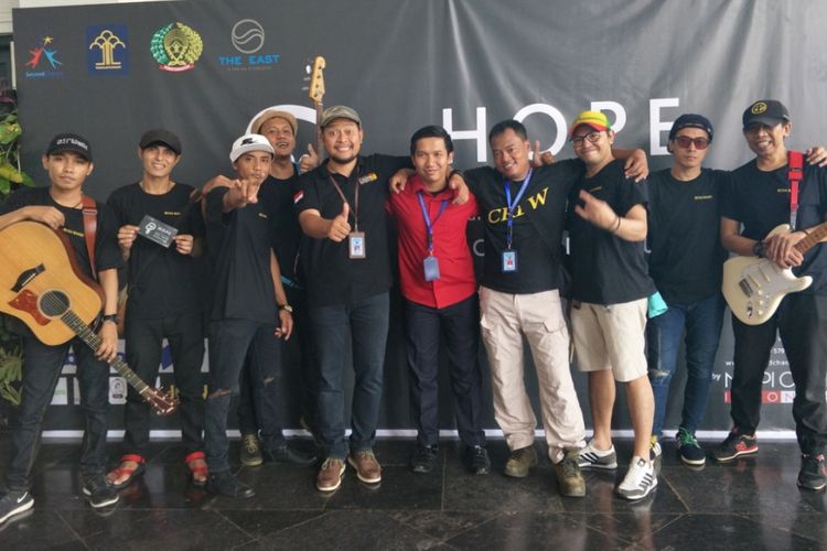 Para narapidana Rutan Salemba yang tergabung dalam sebuah kelompok band tampil di acara Napi Craft yang digelar di Gedung Seni Rupa dan Keramik, Kota Tua, Jakarta Barat, Rabu (7/11/2018).