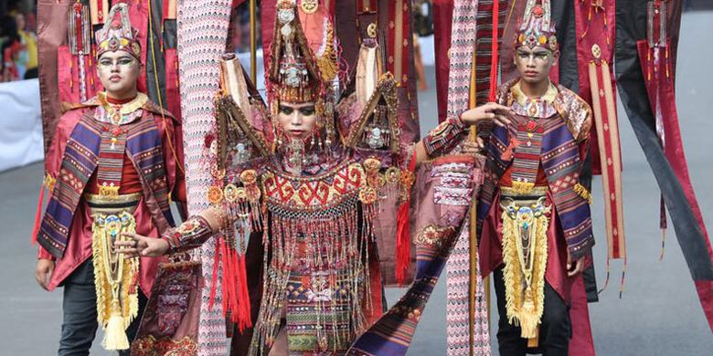 Jember Fashion Carnaval 2017 bertema Victory berlangsung di Alun-alun Kabupaten Jember, Jawa Timur, Minggu (13/8/2017). Hadir Presiden Joko Widodo dan Menteri Pariwisata Arief Yahya.