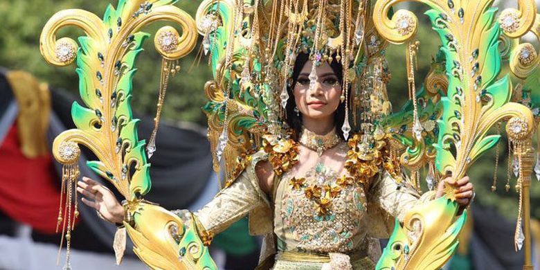 Jember Fashion Carnaval 2017 bertema Victory berlangsung di Alun-alun Kabupaten Jember, Jawa Timur, Minggu (13/8/2017). Hadir Presiden Joko Widodo dan Menteri Pariwisata Arief Yahya.