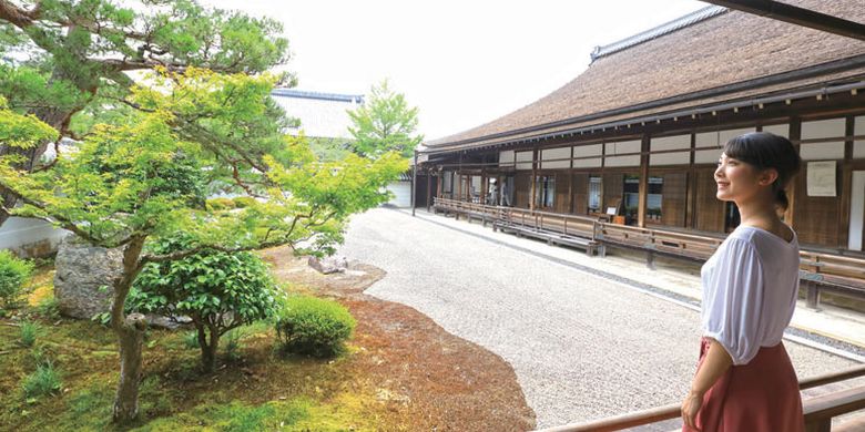 Taman Hojo di Kyoto, Jepang, ini terkenal dengan Karesansui (taman lanskap kering yang terbuat hanya dari batu dan pasir) yang dibuat pada awal zaman Edo.