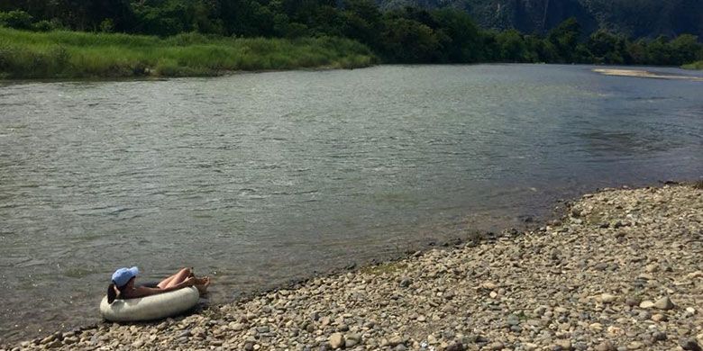 Selesai tubing di Van Vien, Laos.