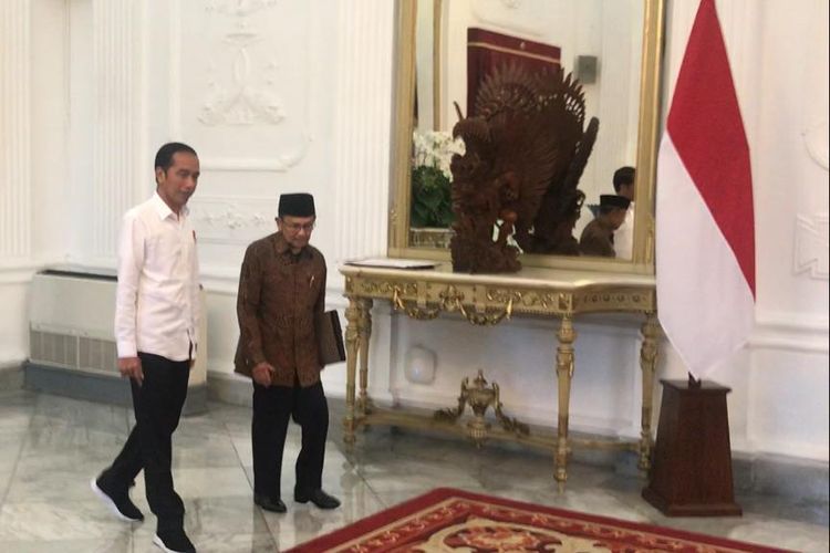 Presiden Joko Widodo saat bertemu dengan Presiden ke-3 RI B.J Habibie di Istana Merdeka Jakarta, Jumat (24/5/2019).