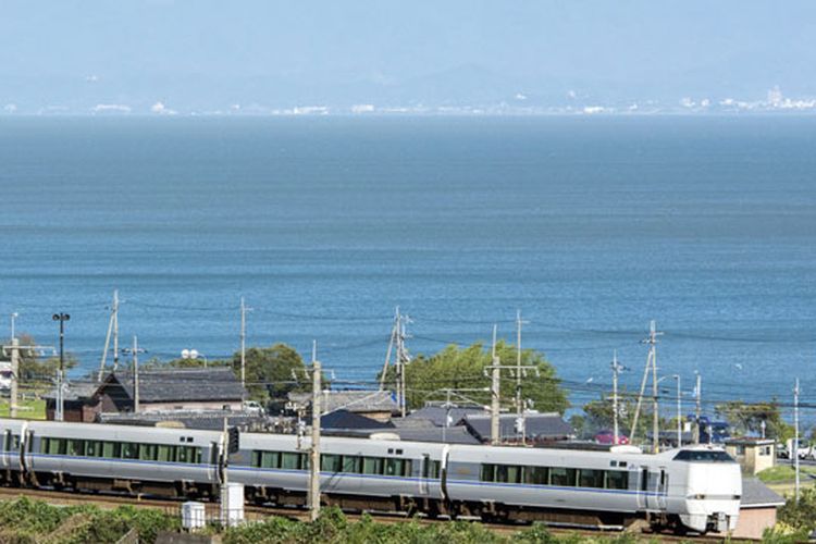 Biwako atau yang lebih terkenal dengan sebutan Lake Biwa, terletak di Prefektur Shiga, bagian timur Kyoto. Biwa merupakan danau terbesar di Jepang.