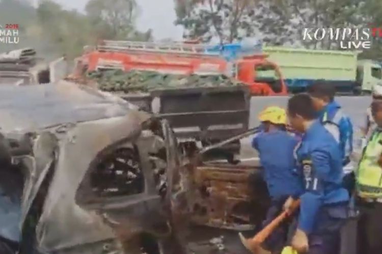 Kecelakaan beruntun terjadi di ruas Tol Cipularang, Senin (2/9/2019). Info awal, kecelakaan melibatkan 10 kendaraan.