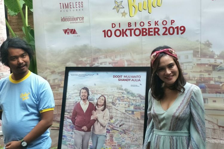 Dodit Mulyanto dan Shandy Aulia saat Rilis poster dan teaser film Cinta Itu Buta di kawasan Menteng, Jakarta Pusat, Kamis (29/8/2019).