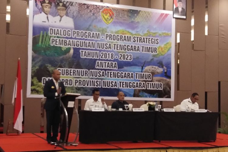 Gubernur NTT Viktor Bungtilu Laiskodat saat berbicara dalam dialog program-program strategis pembangunan NTT bersama DPRD NTT di Hotel Aston Kupang, Rabu (10/10/2018).